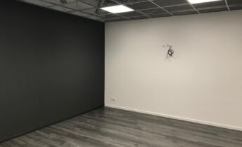 , AUSgebaut. UMgezogen. DURCHgestartet. Neue Agenturräume für adhok.