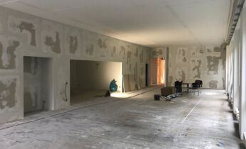 , AUSgebaut. UMgezogen. DURCHgestartet. Neue Agenturräume für adhok.