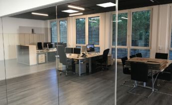 , AUSgebaut. UMgezogen. DURCHgestartet. Neue Agenturräume für adhok.